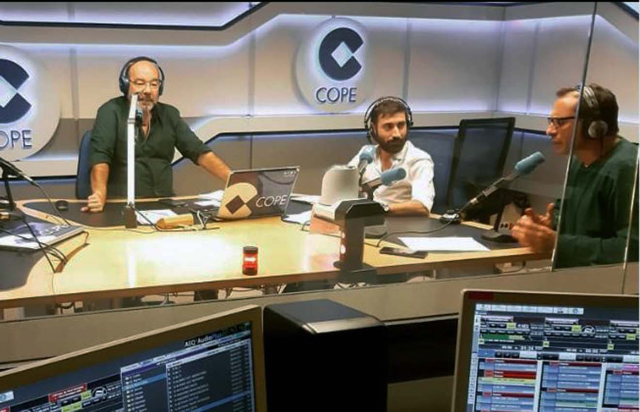 Julio César Herrero en la radio Cope.